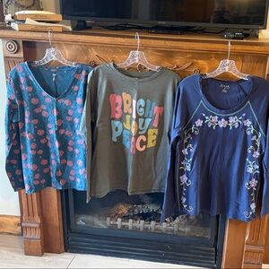 Crewneck Women’s Shirt - Blue Floral Embroidered